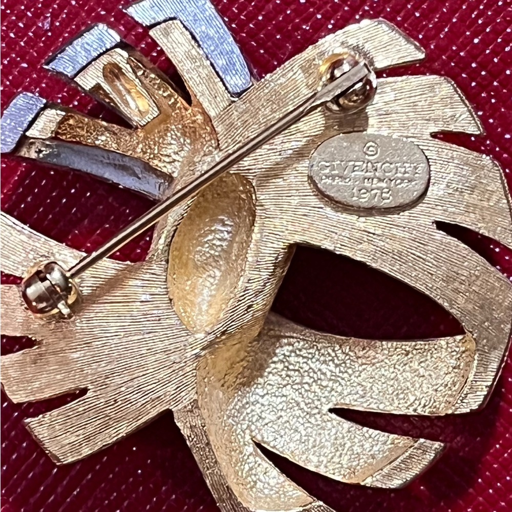 Givenchy 1978 Paris NY Rhinestone Twisted Ribbon Gold Tone Pin Brooch Pendant - Picture 3 of 5